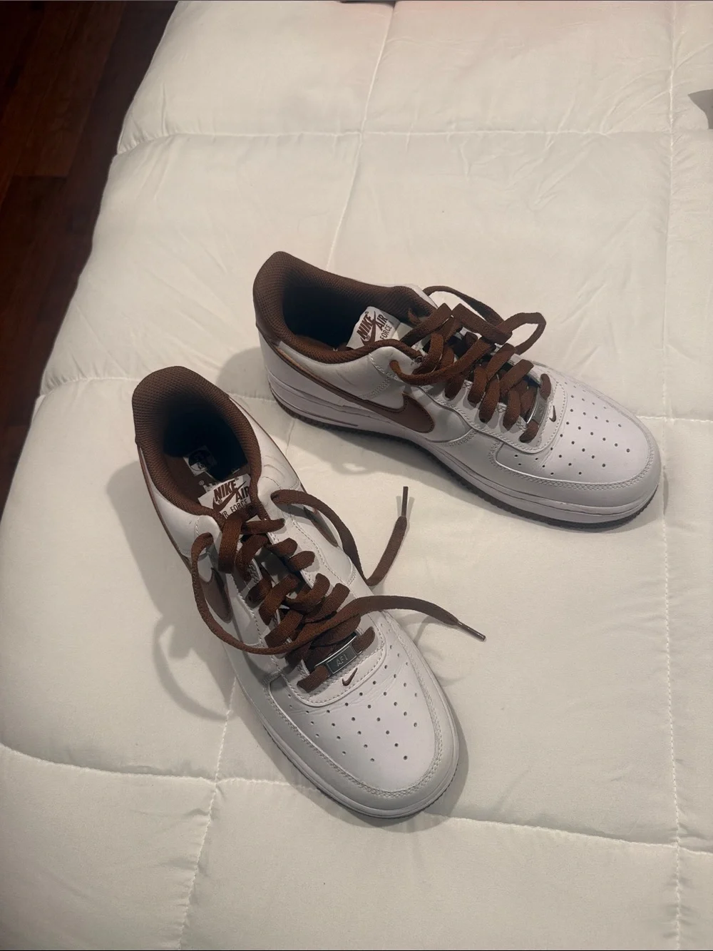Nike Men’s Low-Top Sneakers in White and Brown